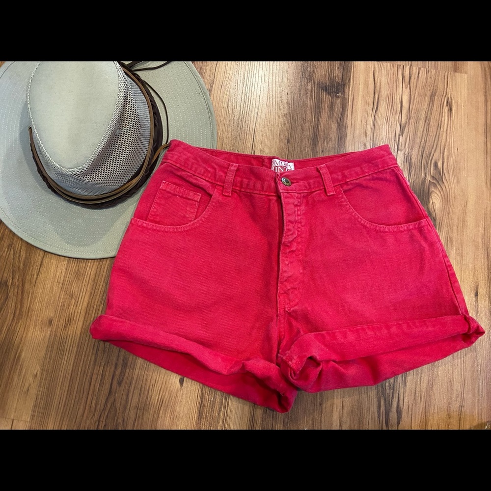 90s red red high waisted shorts ♥️